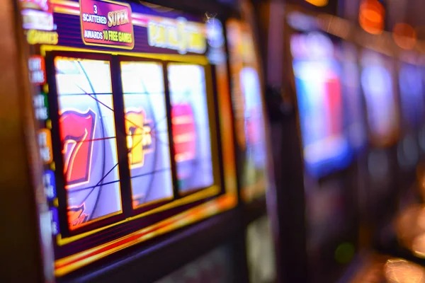 hokiwin apk mobile app interface showing live football markets and casino games