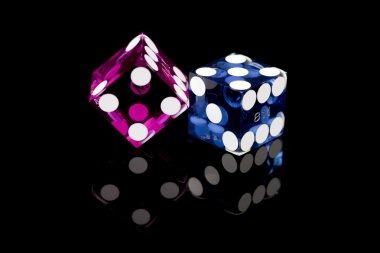Live Teen Patti table with dealer and multiple player positions on hokiwin apk